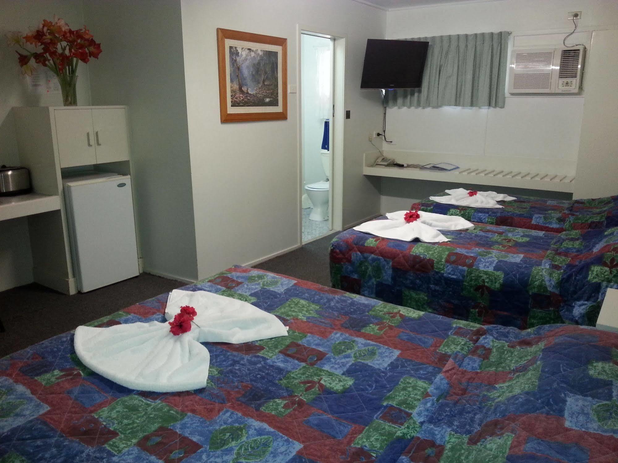 Golden Fountain Motel Rockhampton Extérieur photo