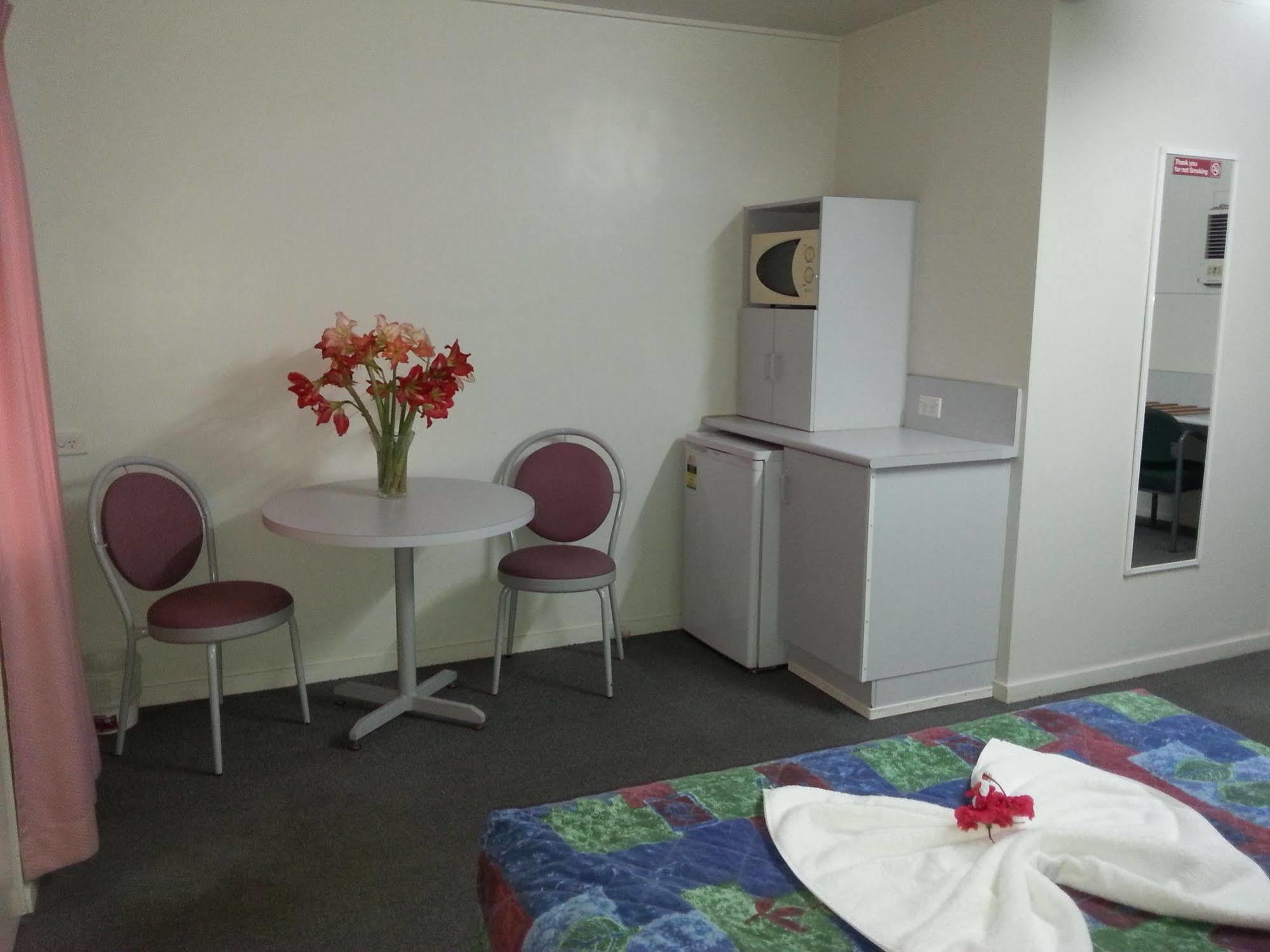 Golden Fountain Motel Rockhampton Extérieur photo