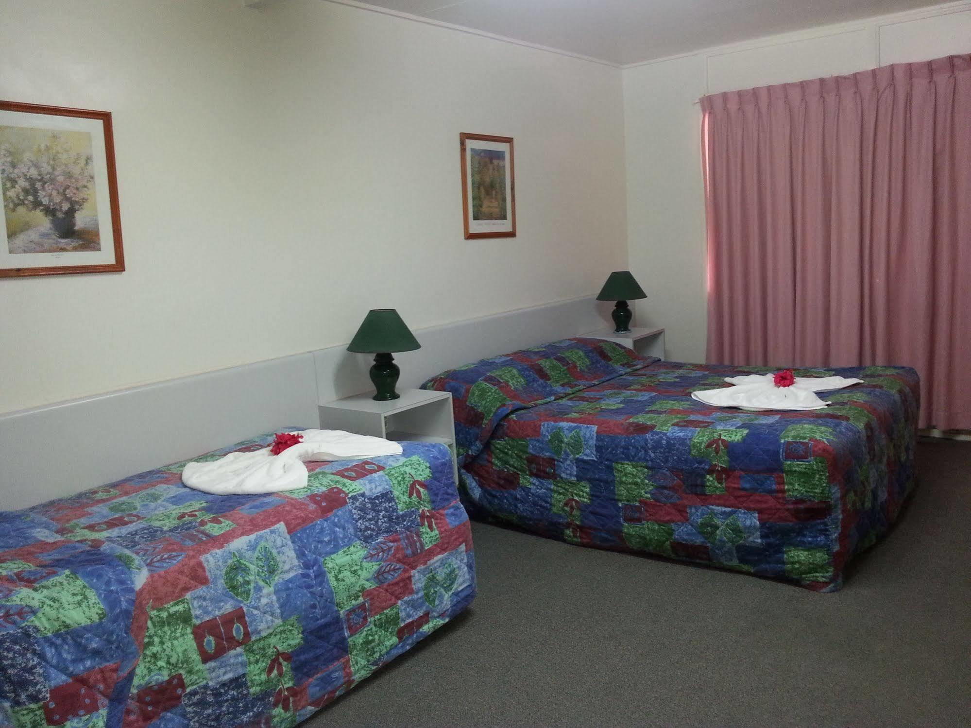 Golden Fountain Motel Rockhampton Extérieur photo