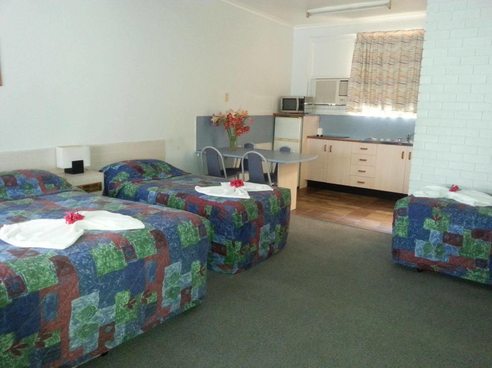 Golden Fountain Motel Rockhampton Extérieur photo
