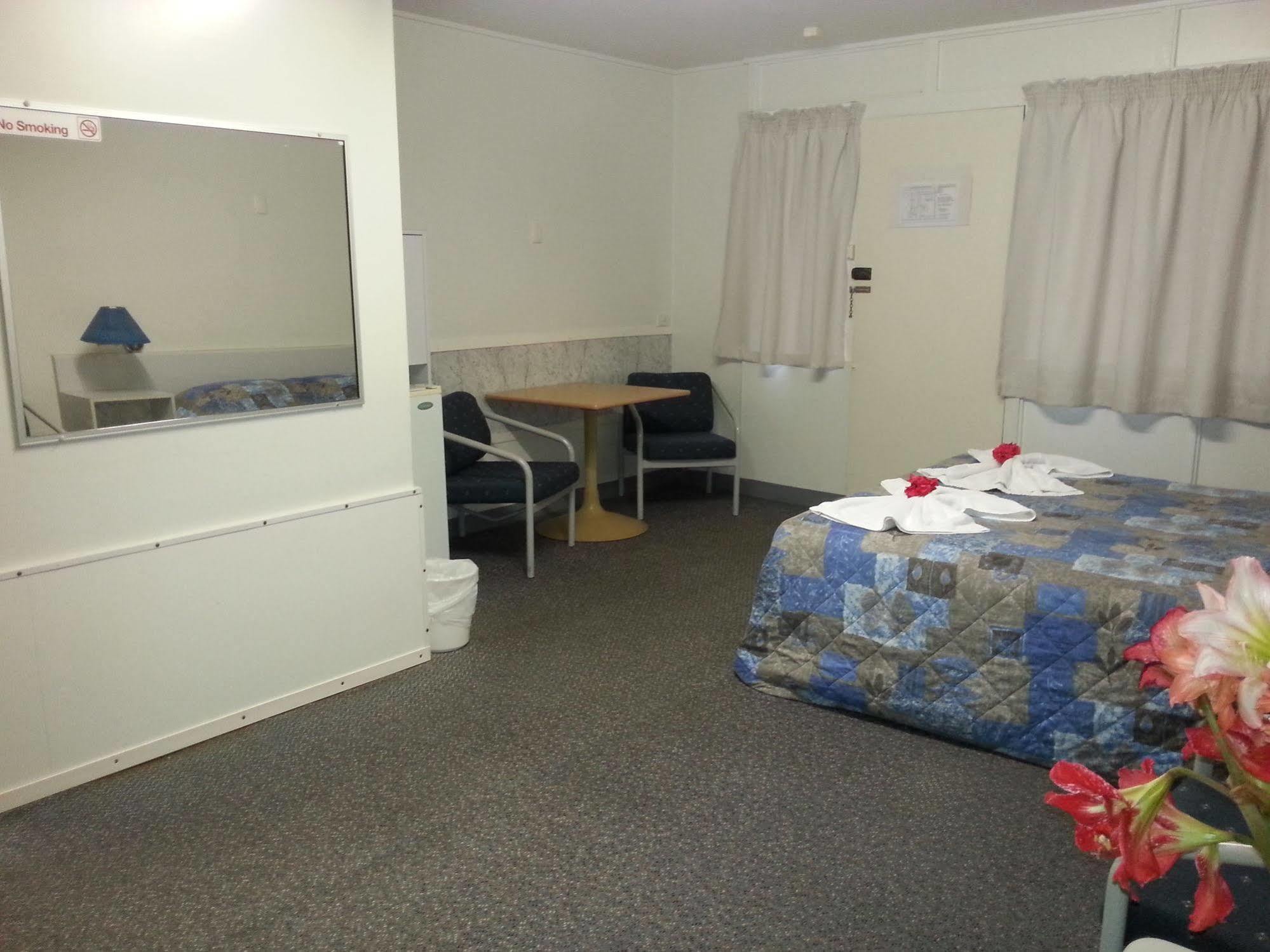 Golden Fountain Motel Rockhampton Extérieur photo